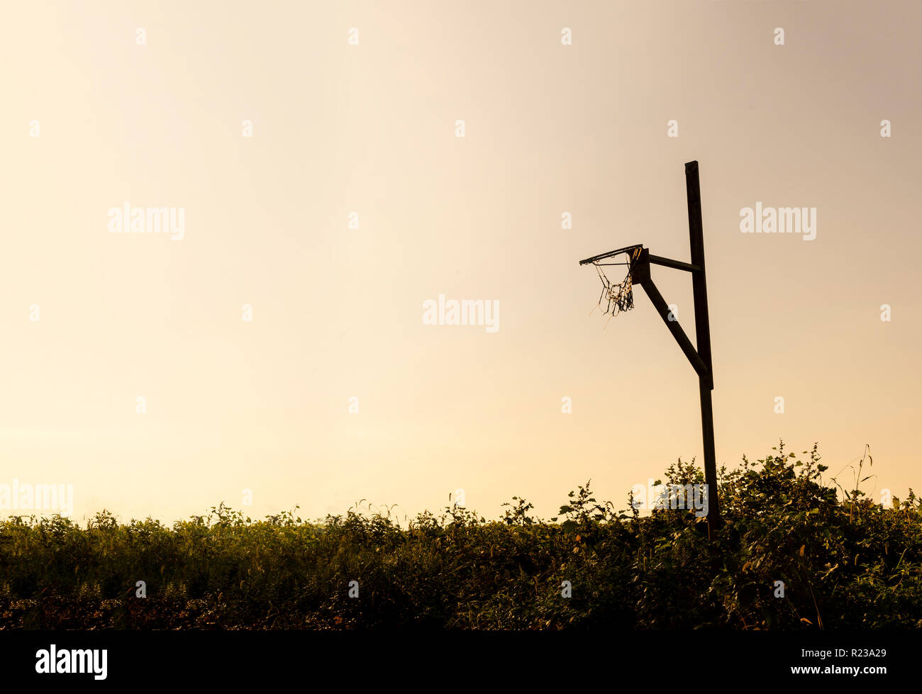 Silhouette von Basketball Rim Stockfoto