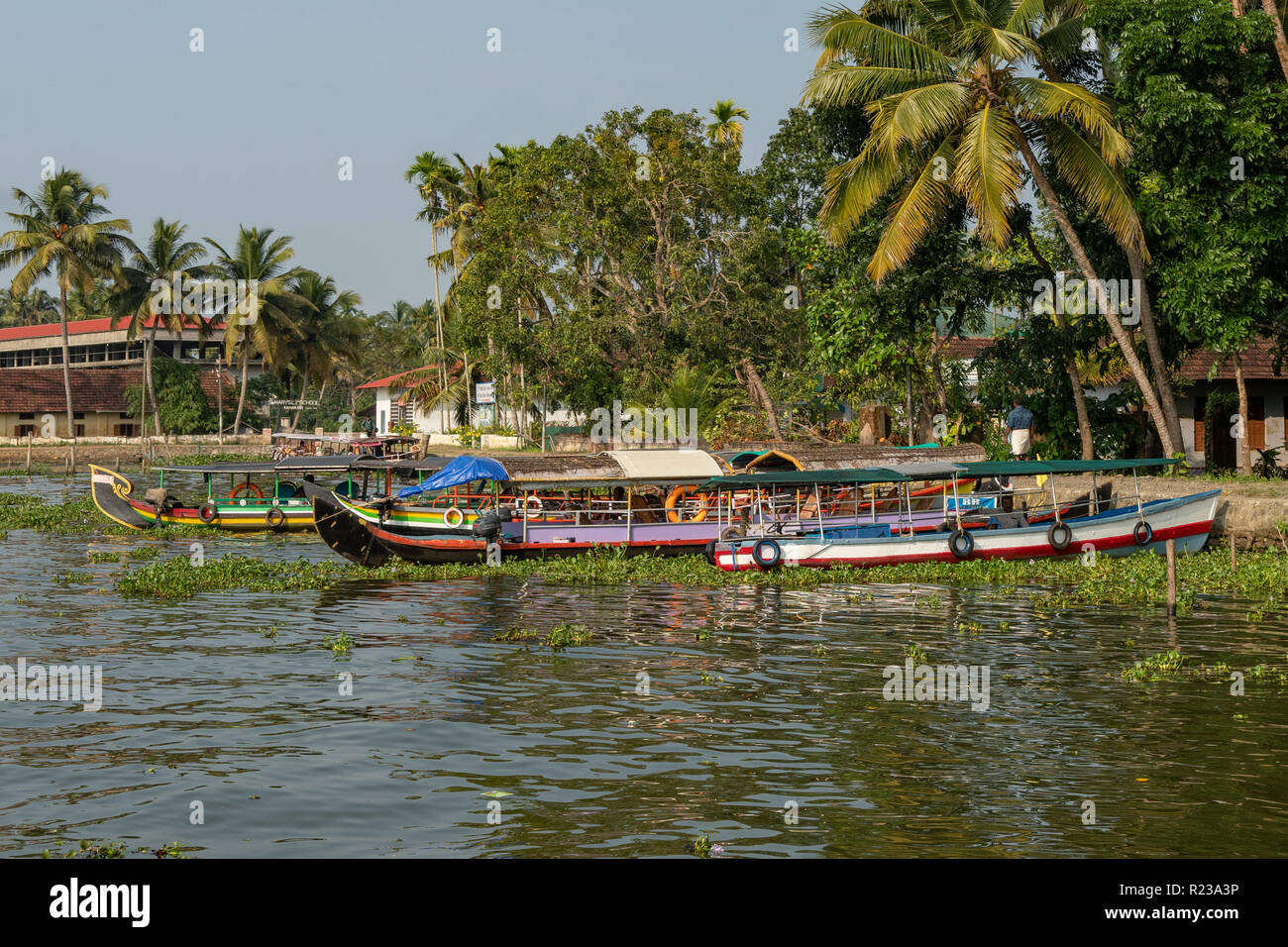 Boote auf Kerala Gewässer, in der Nähe von Trivandrum, Kerala, Indien Stockfoto