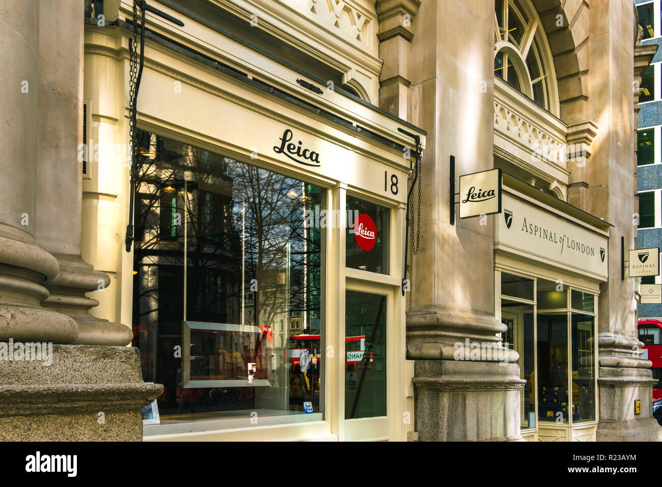 London, UK, 20. März 2018: Leica store in der Royal Exchange, ein Premium Einkaufszentrum, an einem sonnigen Tag. Stockfoto