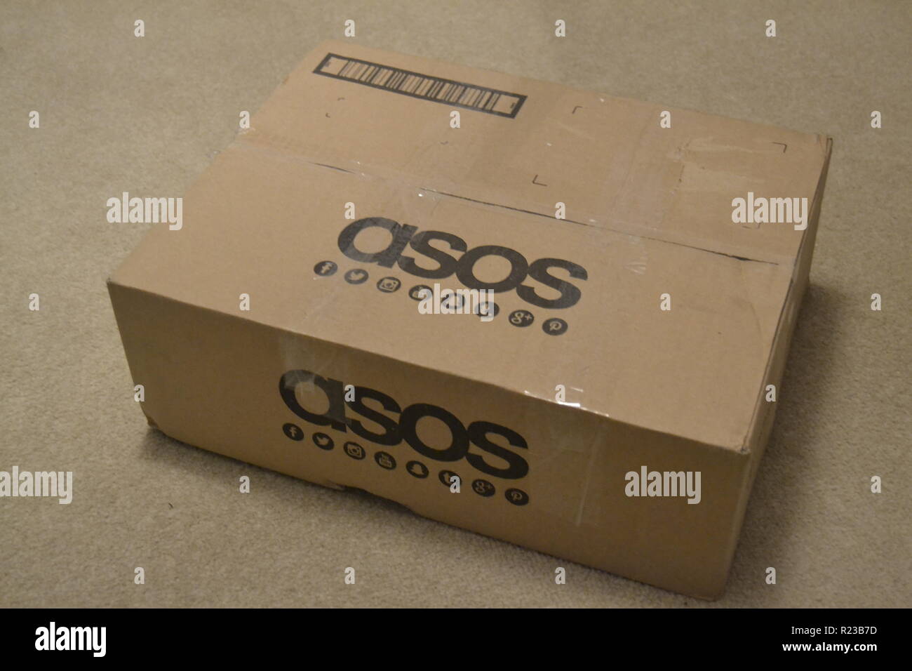 Asos paket -Fotos und -Bildmaterial in hoher Auflösung – Alamy