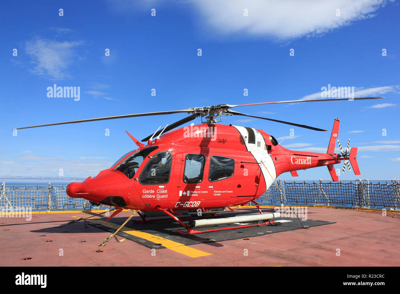 Kanadische Küstenwache, Bell 429 Hubschrauber auf dem Hubschrauberlandeplatz Der CCGS Amundsen Stockfoto