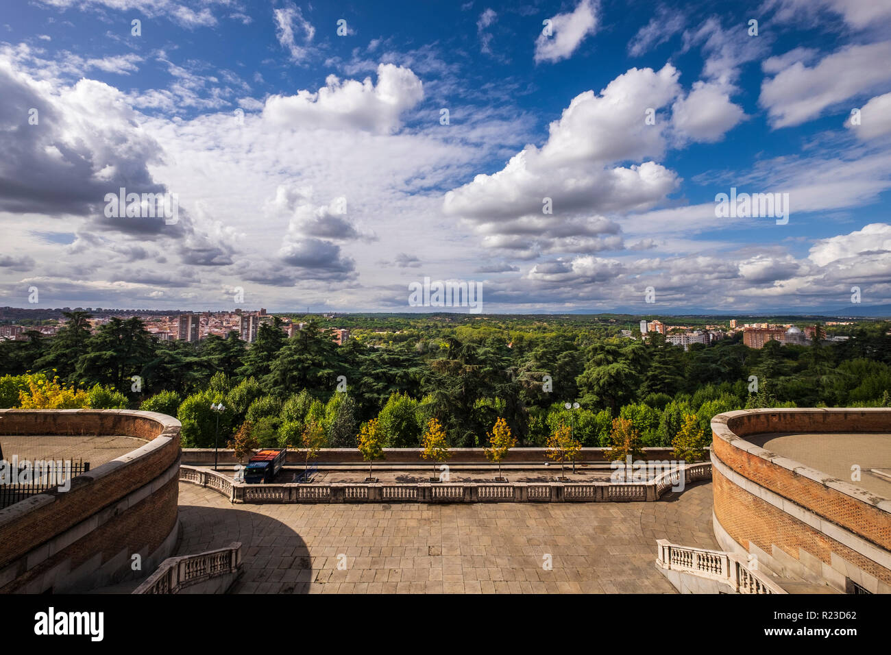 Innenhof und Blick auf den Königlichen Palast, Palacio Real in Madrid, Spanien Stockfoto