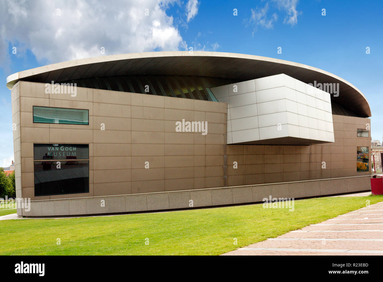 AMSTERDAM, NIEDERLANDE, 08.August: Van Gogh Museum am 8. August 2009 in Amsterdam, Niederlande. Er hat die grösste Sammlung von Van Goghs Gemälde ein Stockfoto