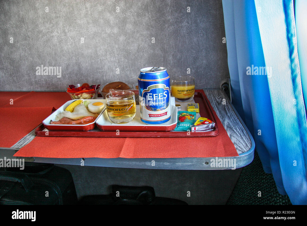 Frühstück serviert auf Aeroflot Russian Airlines Stockfoto