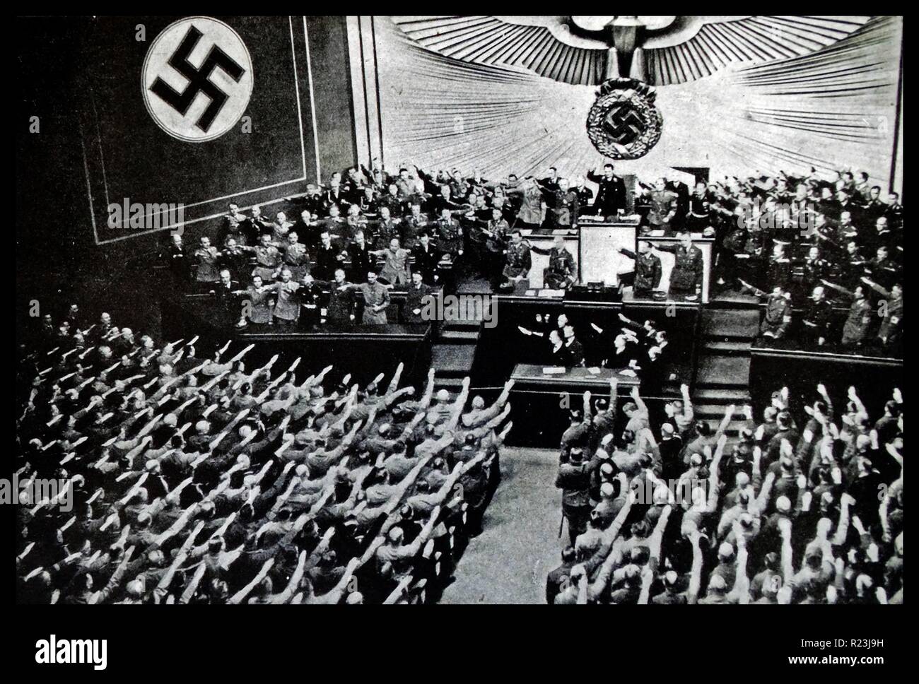 Foto von einem Reichstag-Rallye von der Kroll-Oper in Berlin. Hitler spricht den Reichstag Vorschlag für den Frieden, die von M. Daladier angeprangert wurde. Hitler ist in der ersten Reihe mit Hess und Ribbentrop neben ihm gezeigt. Datierte 1939 Stockfoto