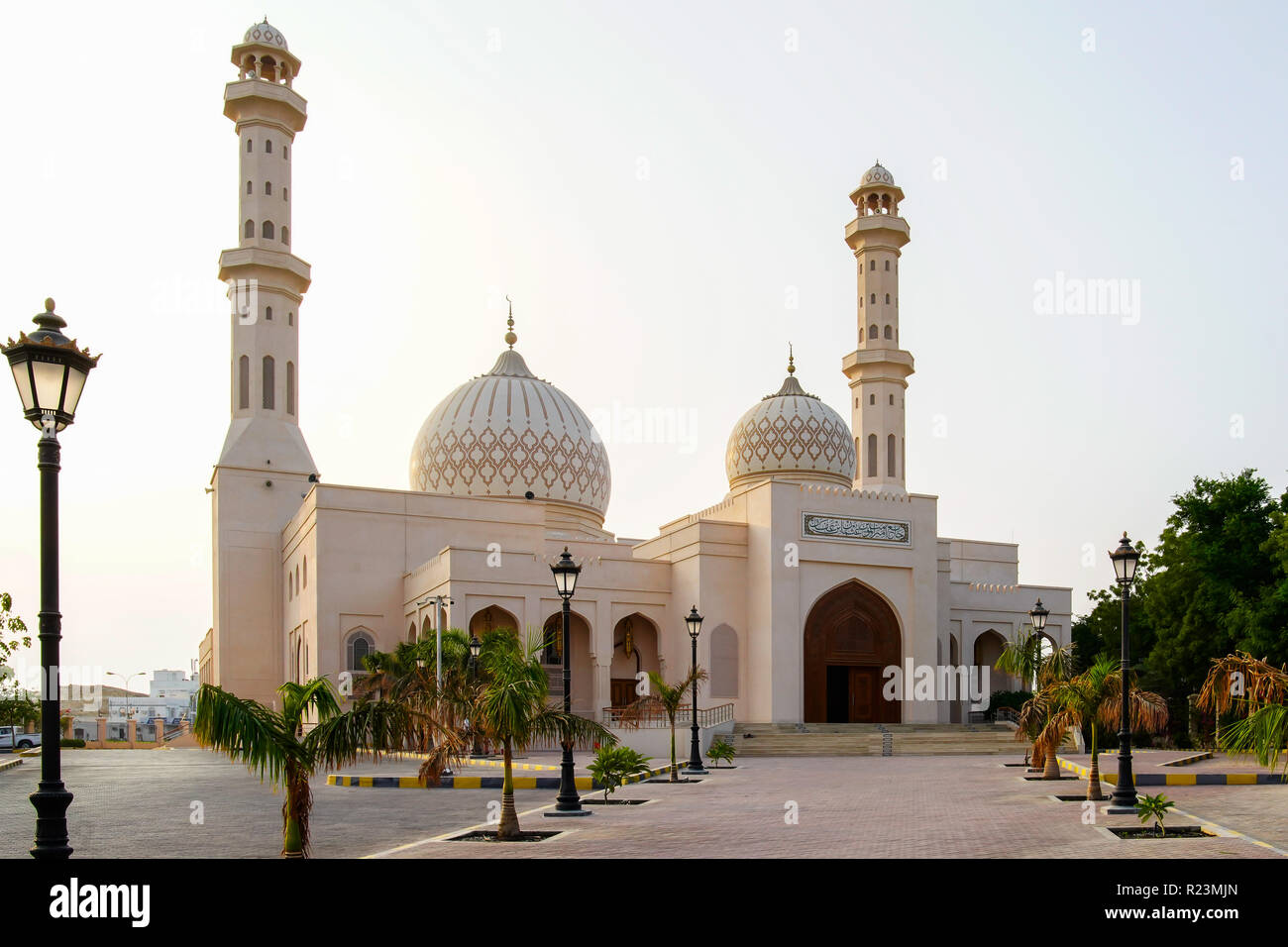 Weiße Moschee in Sur, Oman. Stockfoto