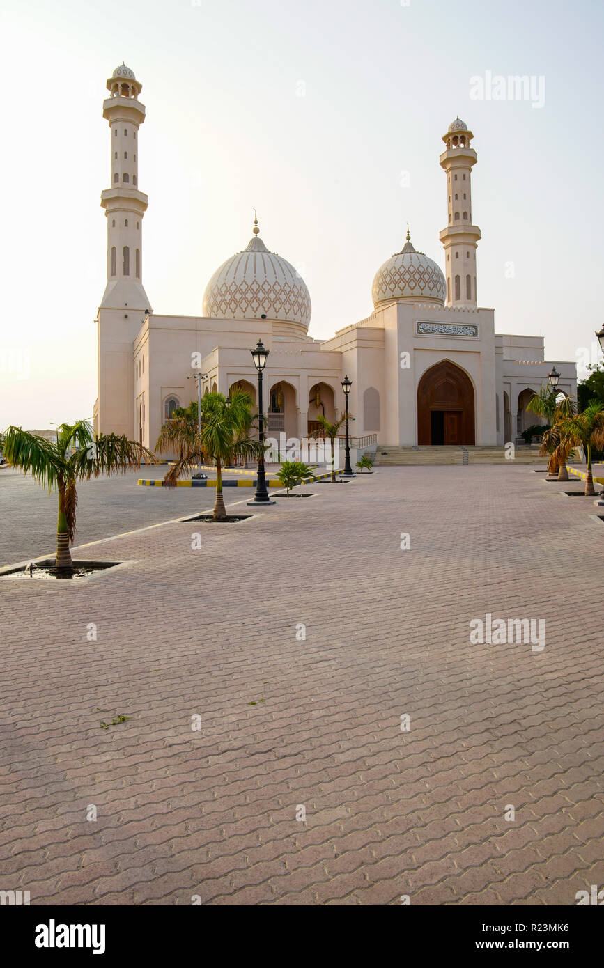Weiße Moschee in Sur, Oman. Stockfoto