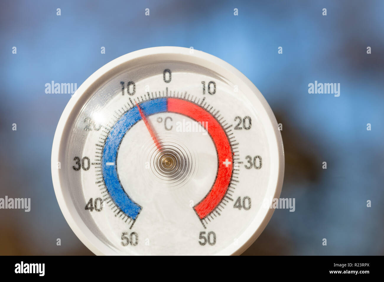 Außenthermometer mit Celsius mit schweren Gefrierpunkt kalte Winterwetter Konzept Stockfoto