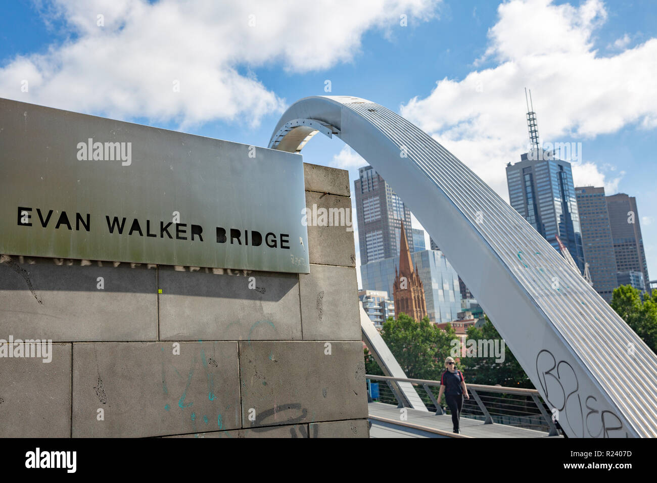 Evan Walker Fußgängerbrücke über den Fluss Yarra in Melbourne Central Business District, Victoria, Australien Stockfoto
