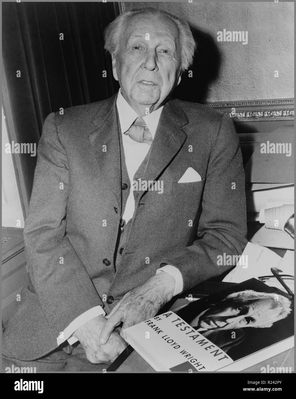 Frank Lloyd Wright (geb. Frank Lincoln Wright, Juni 8, 1867 - 9. April 1959) war ein US-amerikanischer Architekt Stockfoto