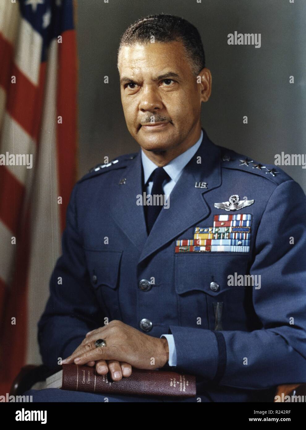 Benjamin Oliver Davis Jr. (Dezember 18, 1912 - Juli 4, 2002) war ein US-amerikanischer United States Air Force General und Kommandeur des Zweiten Weltkrieges Tuskegee Airmen. der erste Afrikaner - Allgemeine Offizier in der Luftwaffe der Vereinigten Staaten. Stockfoto