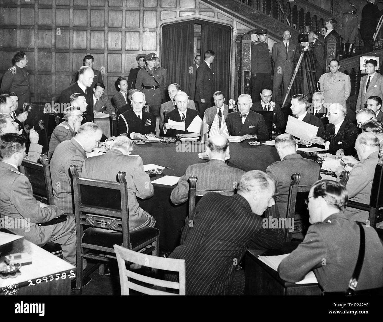 Stalin, Churchill, Attlee, Truman und andere an der Potsdamer Konferenz, Deutschland, Weltkrieg 19. Juli 1945 im ersten Stockfoto