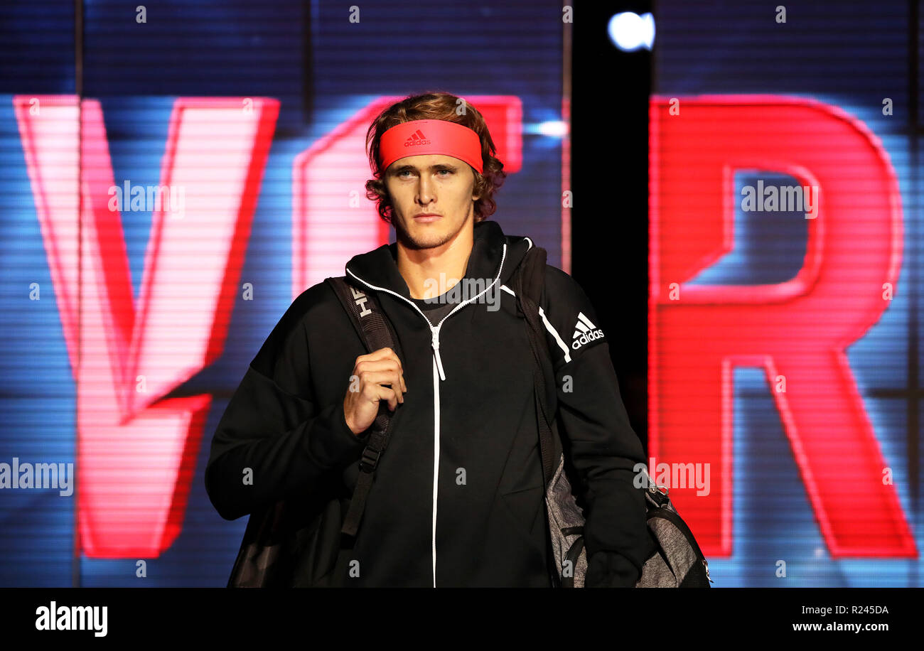 Alexander Zverev kommt vor Beginn der Seine singles Match am Tag sechs der Nitto ATP-Finale in der O2 Arena in London. Stockfoto