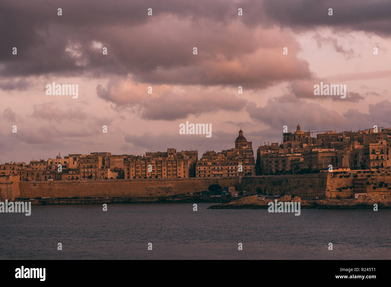 Wunderschöne Aussicht von Sliema, Valletta, Malta Stockfoto