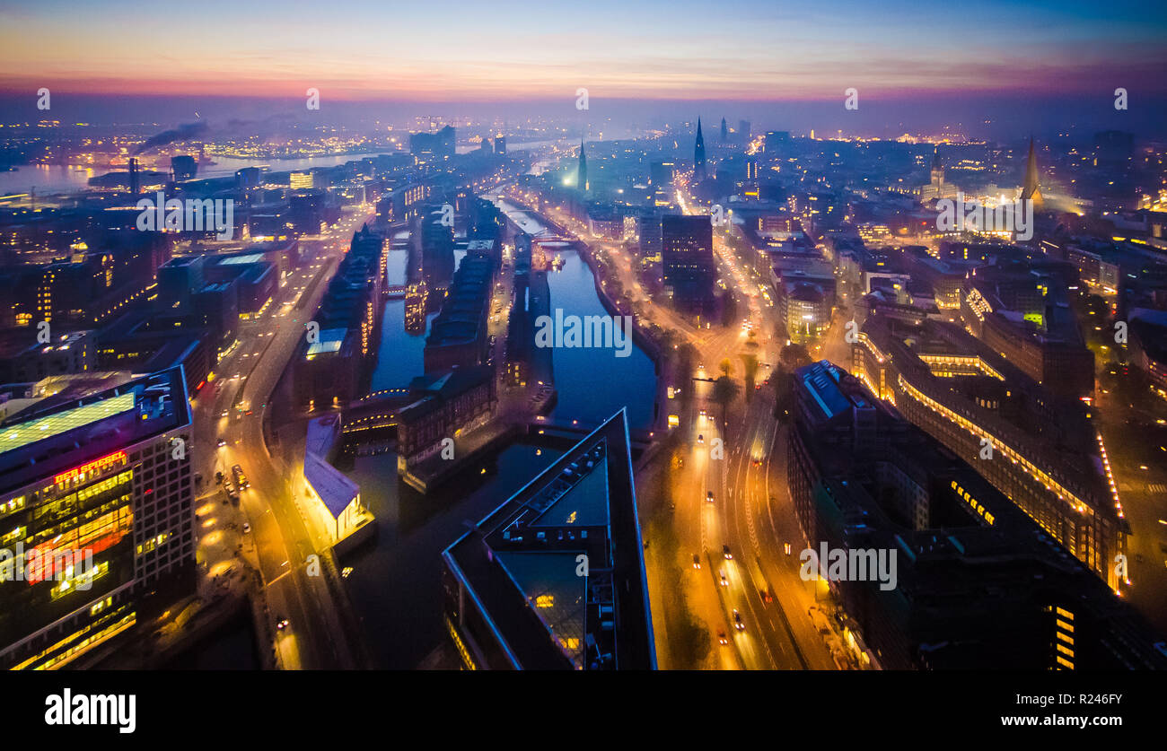 Hamburg, Skyline, Sonnenuntergang Foto von Sina Vodjani (www.vodjani.com) Stockfoto