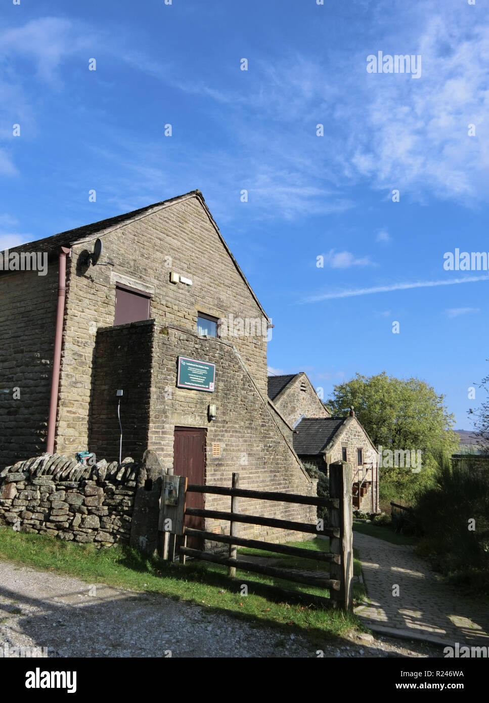 Loccurbrook Bauernhof Outdoor Center, Loccurbrook, Nationalpark Peak District, Derbyshire, England, UK im Oktober Stockfoto