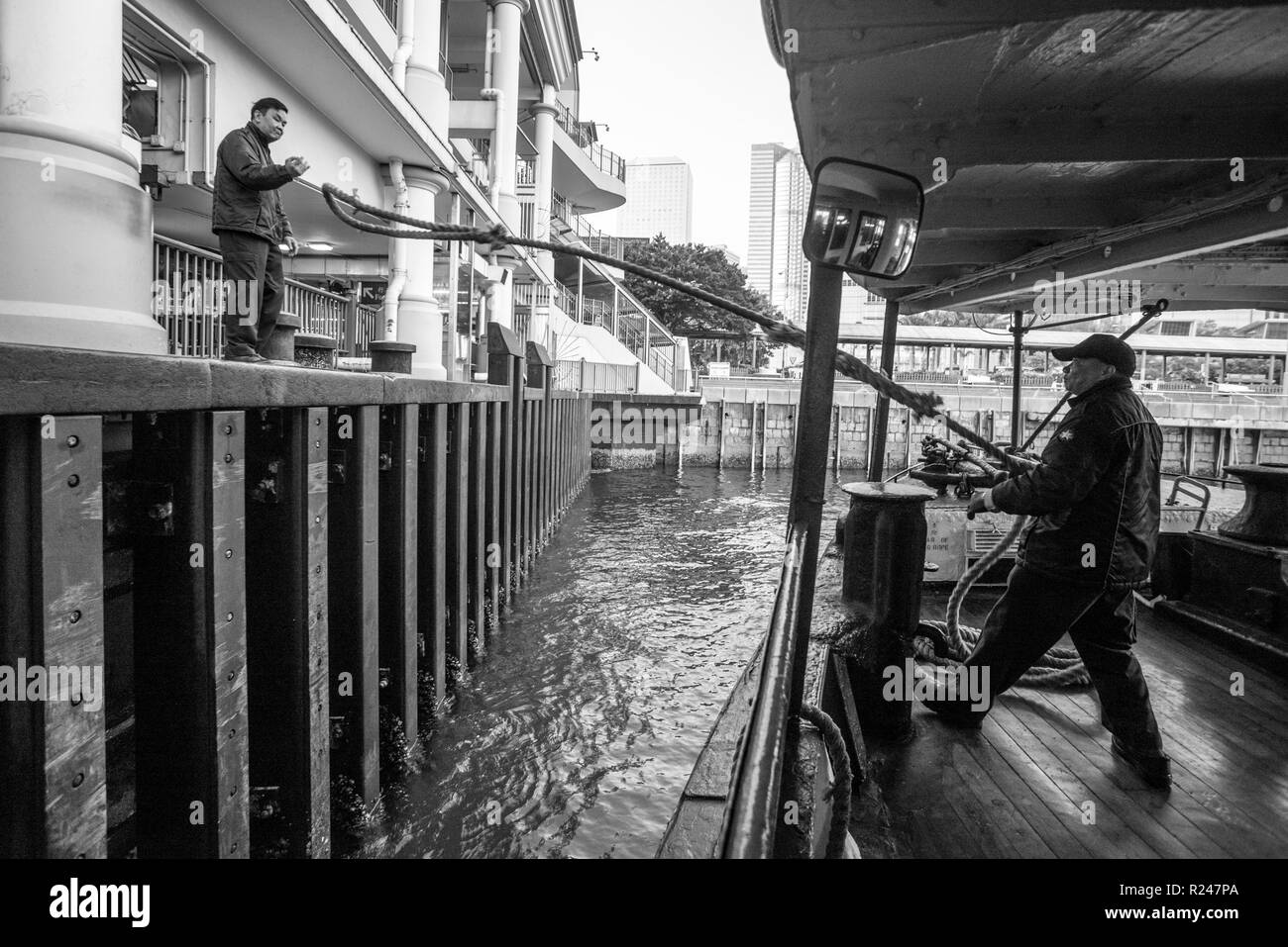 Star Ferry zwischen der Insel Hong Kong und Kowloon, Hong Kong, China, Asien Stockfoto
