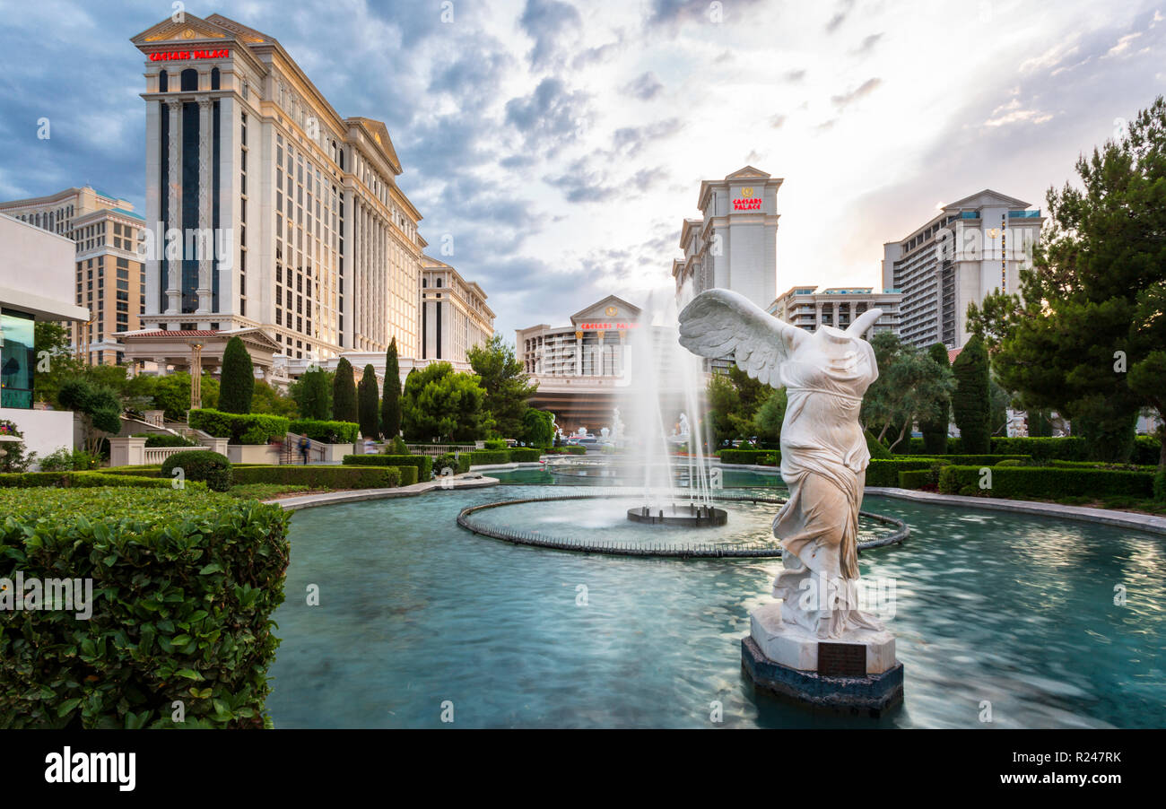 Blick auf Caesars Palace Hotel und Kasino, dem Strip und dem Las Vegas Boulevard, Las Vegas, Nevada, Vereinigte Staaten von Amerika, Nordamerika Stockfoto