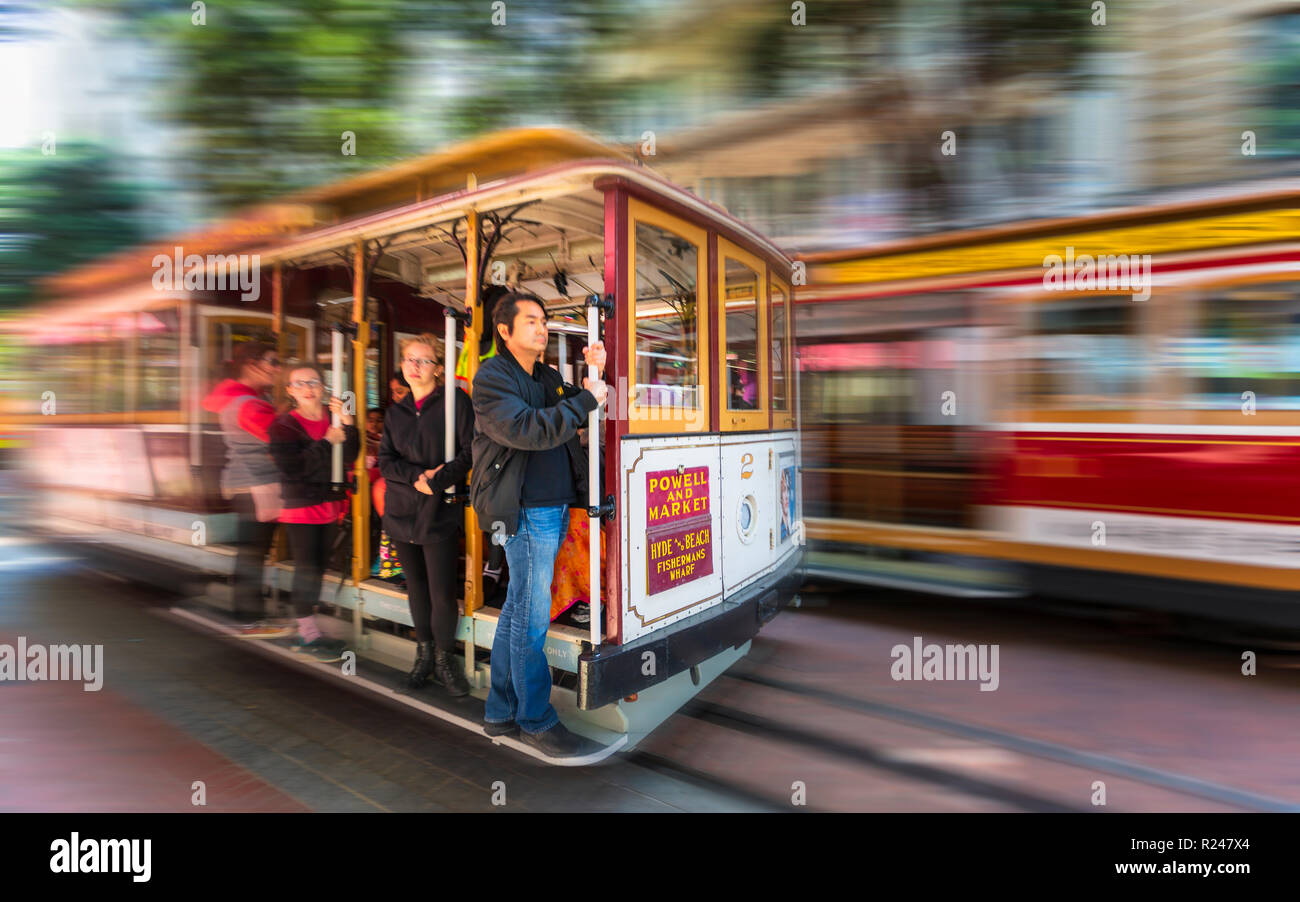 Sich schnell bewegende Seilbahn in Union Square, San Francisco, Kalifornien, Vereinigte Staaten von Amerika, Nordamerika Stockfoto