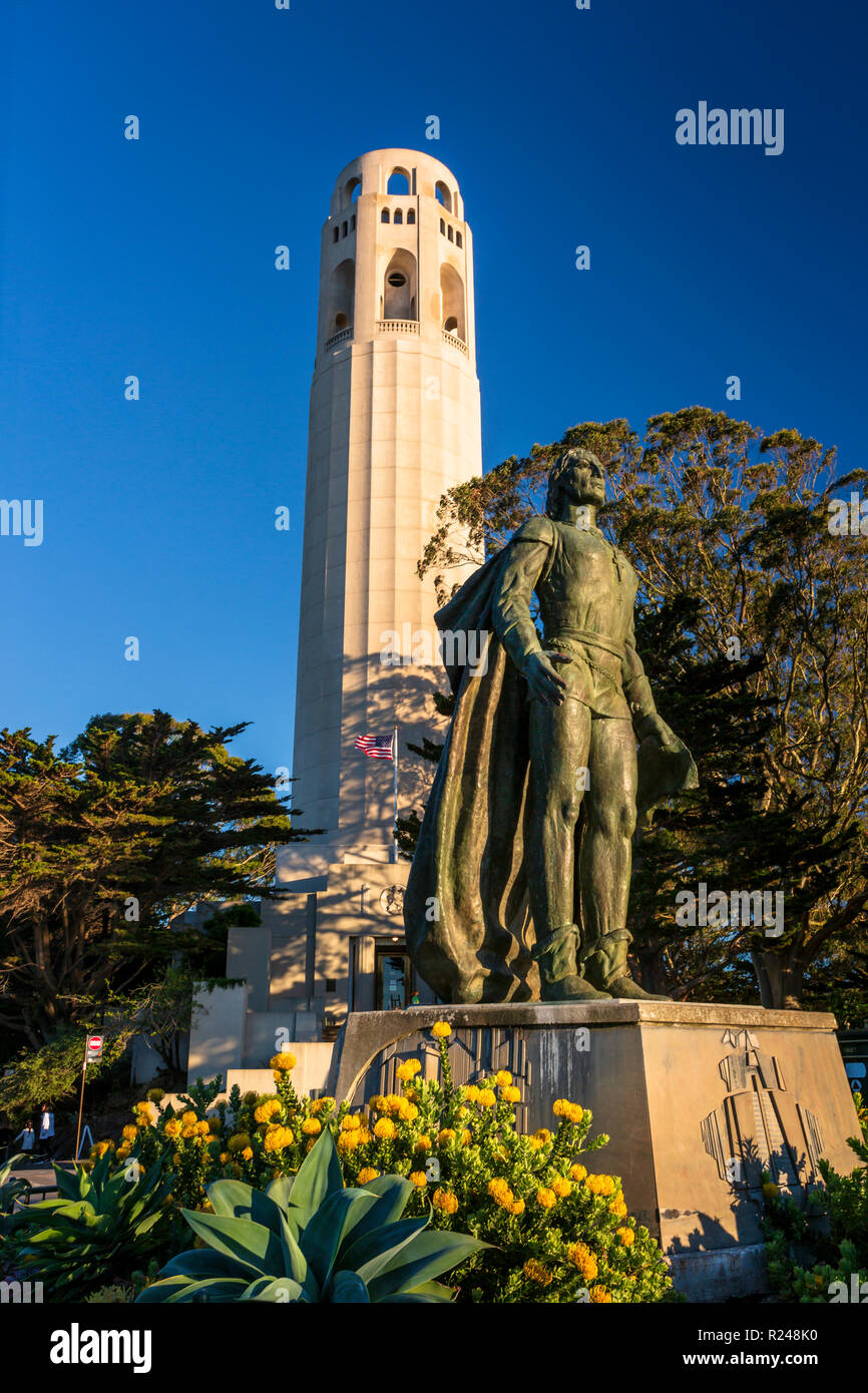 Coit Tower und Christopher Columbus Statue, San Francisco, Kalifornien, Vereinigte Staaten von Amerika, Nordamerika Stockfoto