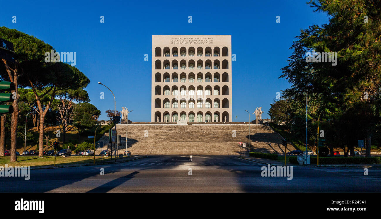 Palazzo della Civilte Italiana, EUR Bezirk, Rom, Latium, Italien, Europa Stockfoto