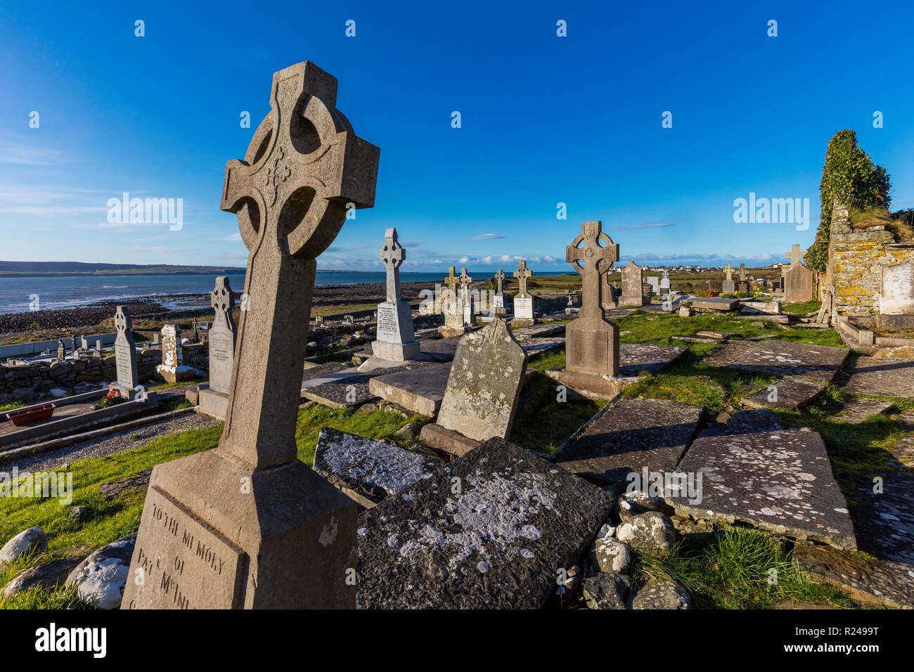 Lahinch Friedhof, Felsen an der Küste zu Fuß, County Clare, Munster, Republik Irland, Europa Stockfoto