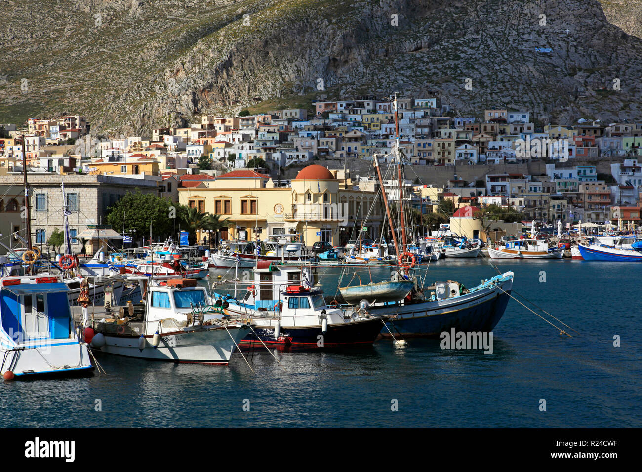 Der Hafen von Pothia, Kalymnos, Dodekanes, Griechische Inseln, Griechenland, Europa Stockfoto