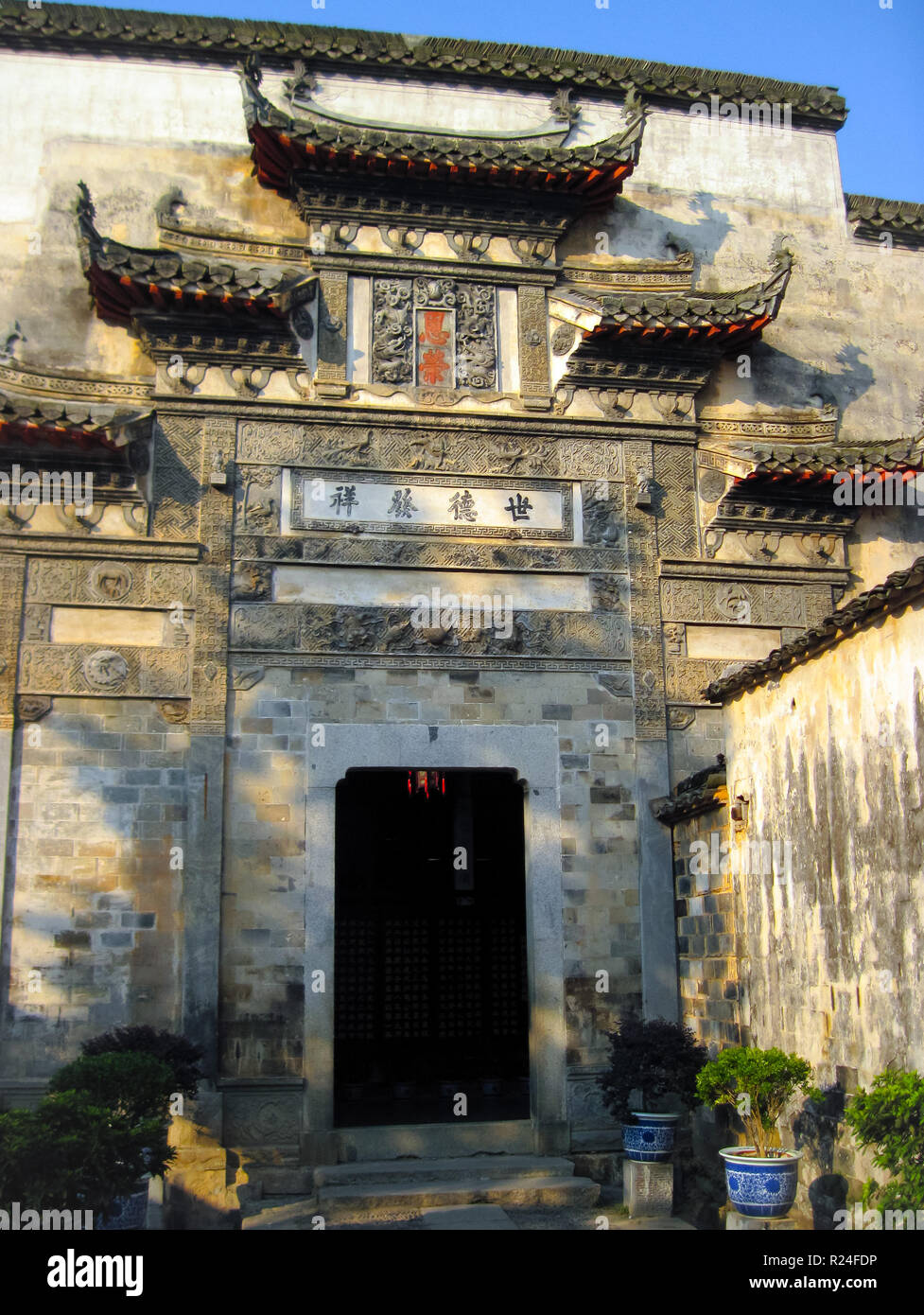 April 2010 - Hongcun, China: Haus im traditionellen Huizhou Architektur in der UNESCO-geschützten Altstadt von Hongcun, Huangshan, Anhui. Stockfoto