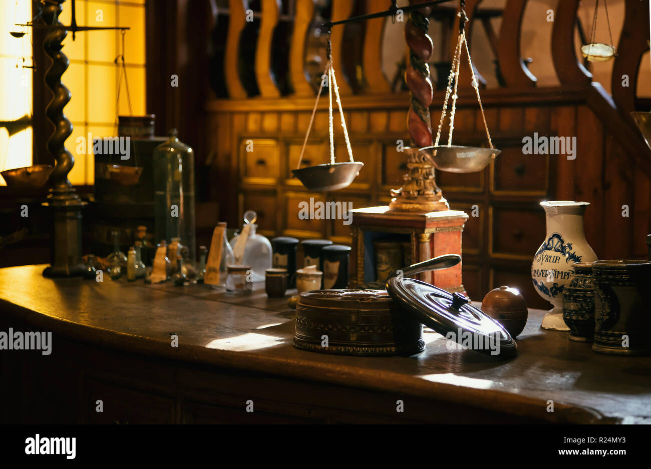 Mittelalterliche Alchemie Stockfotos & Mittelalterliche Alchemie Bilder ...