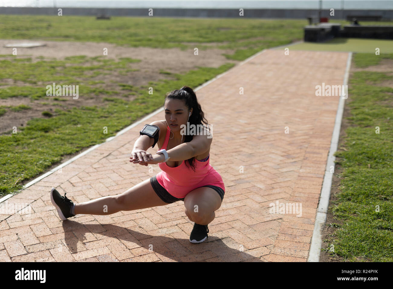Weibliche Jogger im Park Stockfoto