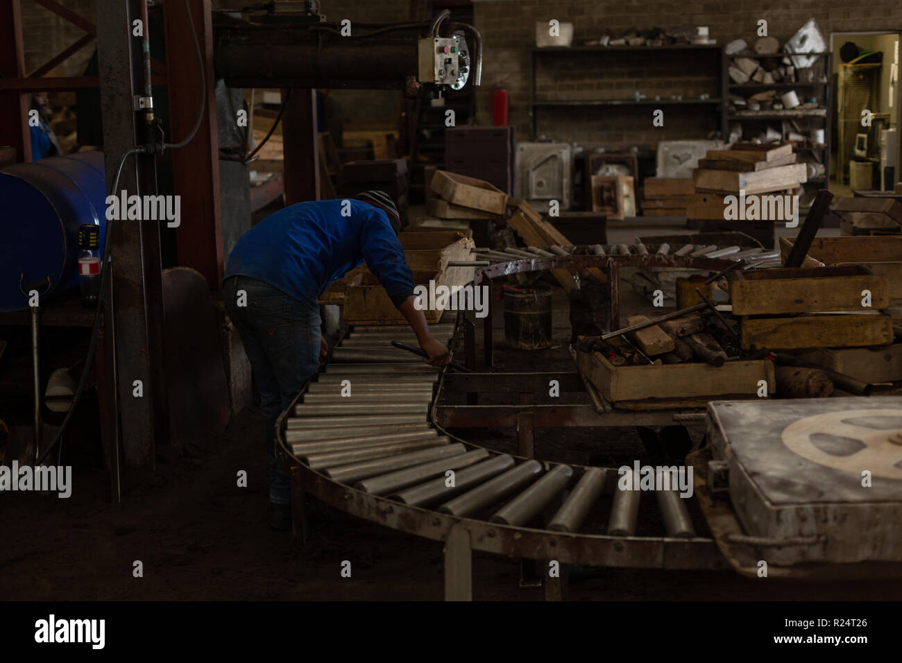 Arbeitnehmer in der Gießerei arbeiten Stockfoto