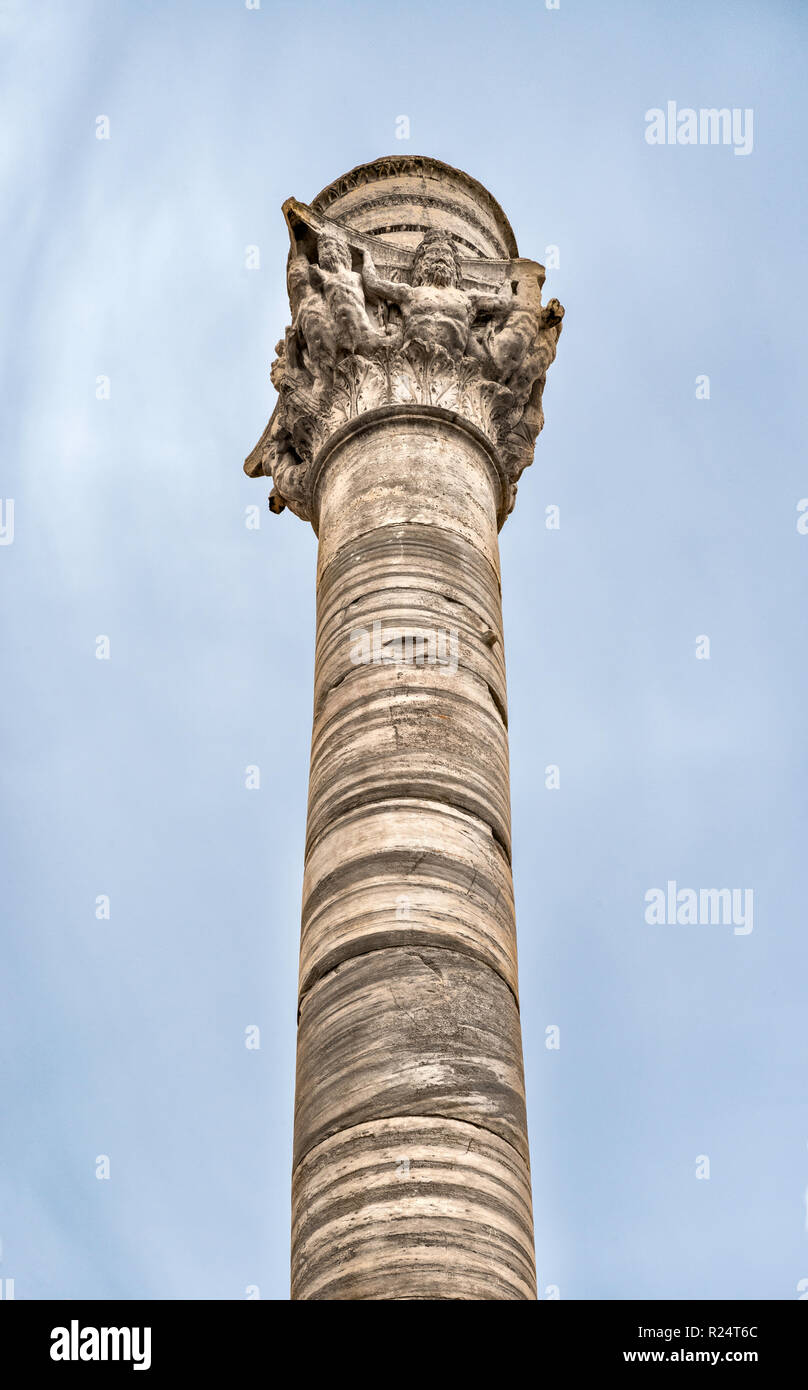 Römische Säule am Ende der antiken Via Appia in Brindisi, Apulien, Italien Stockfoto