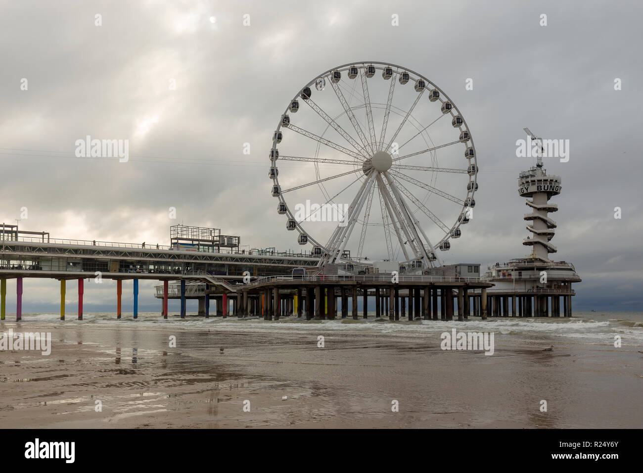 Die Scheveninger Pier in Den Haag, Niederlande Stockfoto