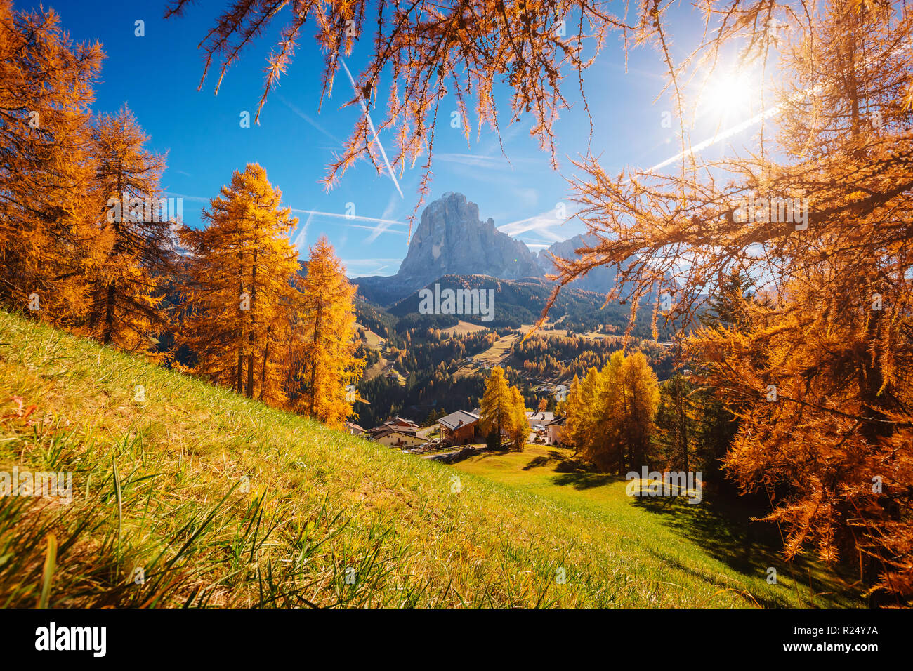 Herrliche Herbst Landschaft in Gröden. Lage Nationalpark der Dolomiten,  Trentino Alto Adige, Provinz Bozen, Südtirol, Italien, Europa  Stockfotografie - Alamy