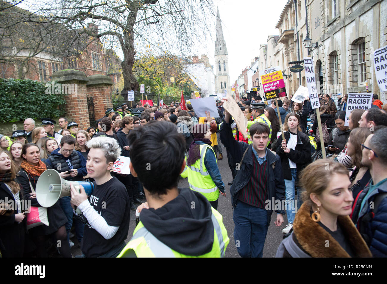 Oxford, Großbritannien, 16. November 2018. Die Oxford Union protestieren. Steve Bannon Credit: Pete Lusabia/Alamy leben Nachrichten Stockfoto