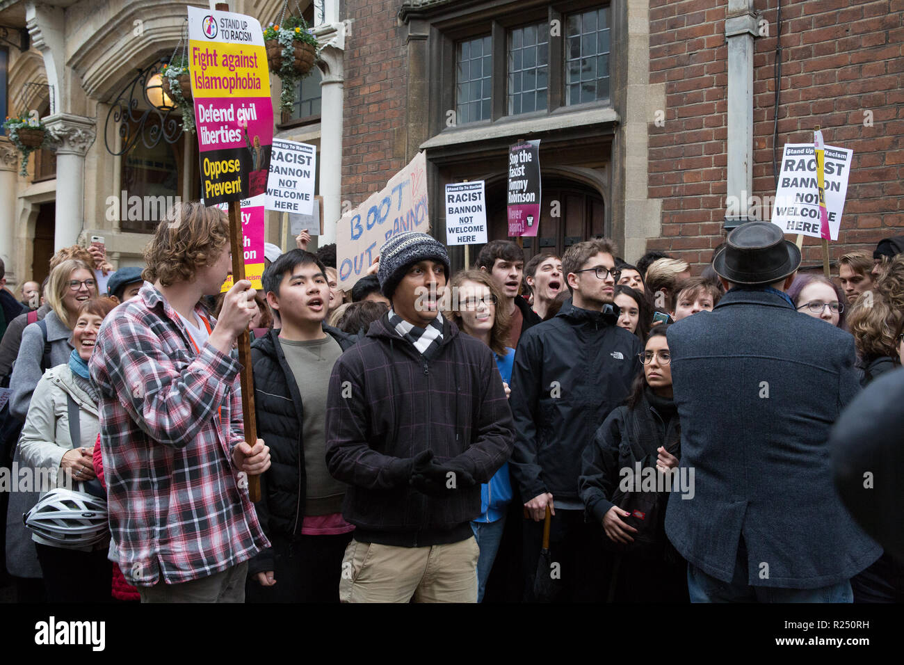 Oxford, Großbritannien, 16. November 2018. Die Oxford Union protestieren. Steve Bannon Credit: Pete Lusabia/Alamy leben Nachrichten Stockfoto