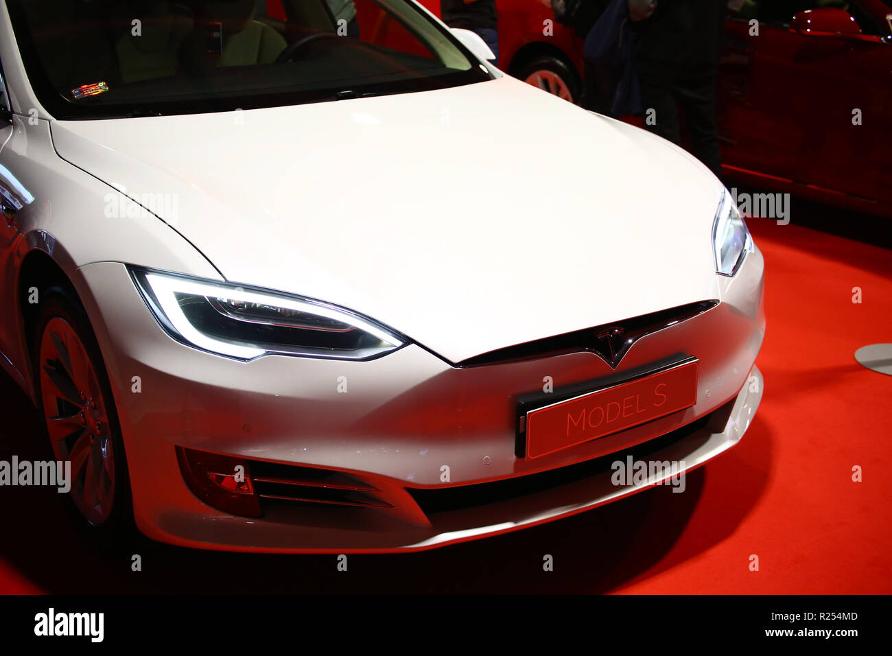 Corato, Polen, 16. November 2018: Tesla präsentiert neue Automodelle Tesla 3 an der Warschauer Motor Show. Credit: Jake Ratz/Alamy leben Nachrichten Stockfoto