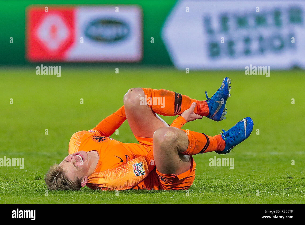Rotterdam, die Niederlande. 15. November 2018. ROTTERDAM, Stadion De Kuip, 03.12.-20-18, Fußball, Saison 2018 / 2019, Niederlande player Frenkie de Jong mit Schmerzen während der Nationen Liga Spiel Niederlande - Frankreich Credit: Pro Schüsse/Alamy leben Nachrichten Stockfoto