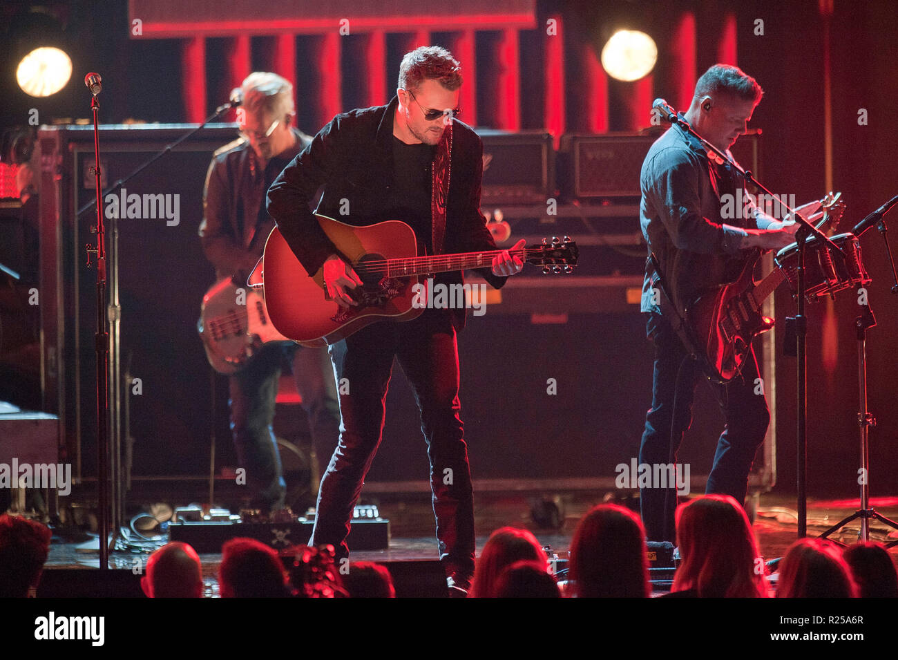 November 14, 2018 - Nashville, Tennessee, USA - ERIC KIRCHE führt auf der 52. jährlichen CMA Awards, die am Bridgestone Arena fand in der Innenstadt von Nashville entfernt. Copyright 2018 Jason Moore. (Bild: © Jason Moore/ZUMA Draht) Stockfoto