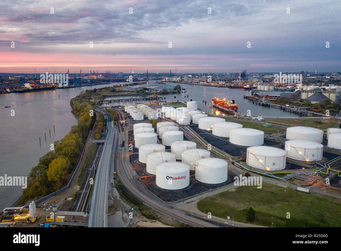 Oiltanking petroleum Storage in Hamburg Stockfoto