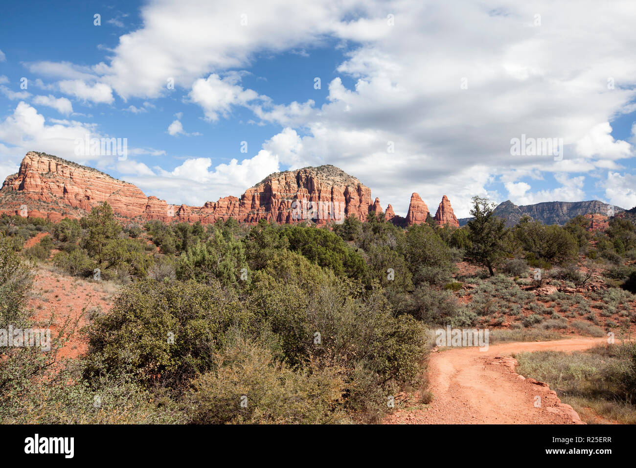 Blick entlang kleine Pferd wüste Wanderweg im Sedona Arizona Red Rock Buttes Stockfoto Blick entlang kleine Pferd wüste Wanderweg im Sedona Arizona Red Rock Buttes Stockfoto