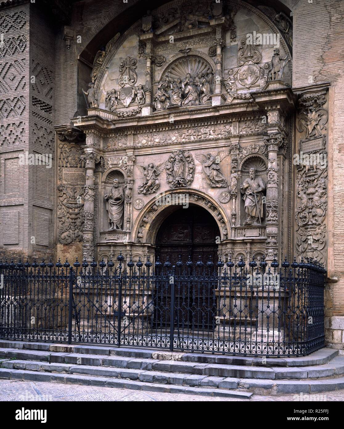 PORTADA RETABLO DE LA COLEGIATA DE SANTA MARIA LA MAYOR DE CALATAYUD - SIGLO XVI-ESTILO PLATERESCO. Autor: Juan Talavera. Lage: COLEGIATA DE SANTA MARIA. CALATAYUD. Saragossa Zaragoza. Spanien. Stockfoto