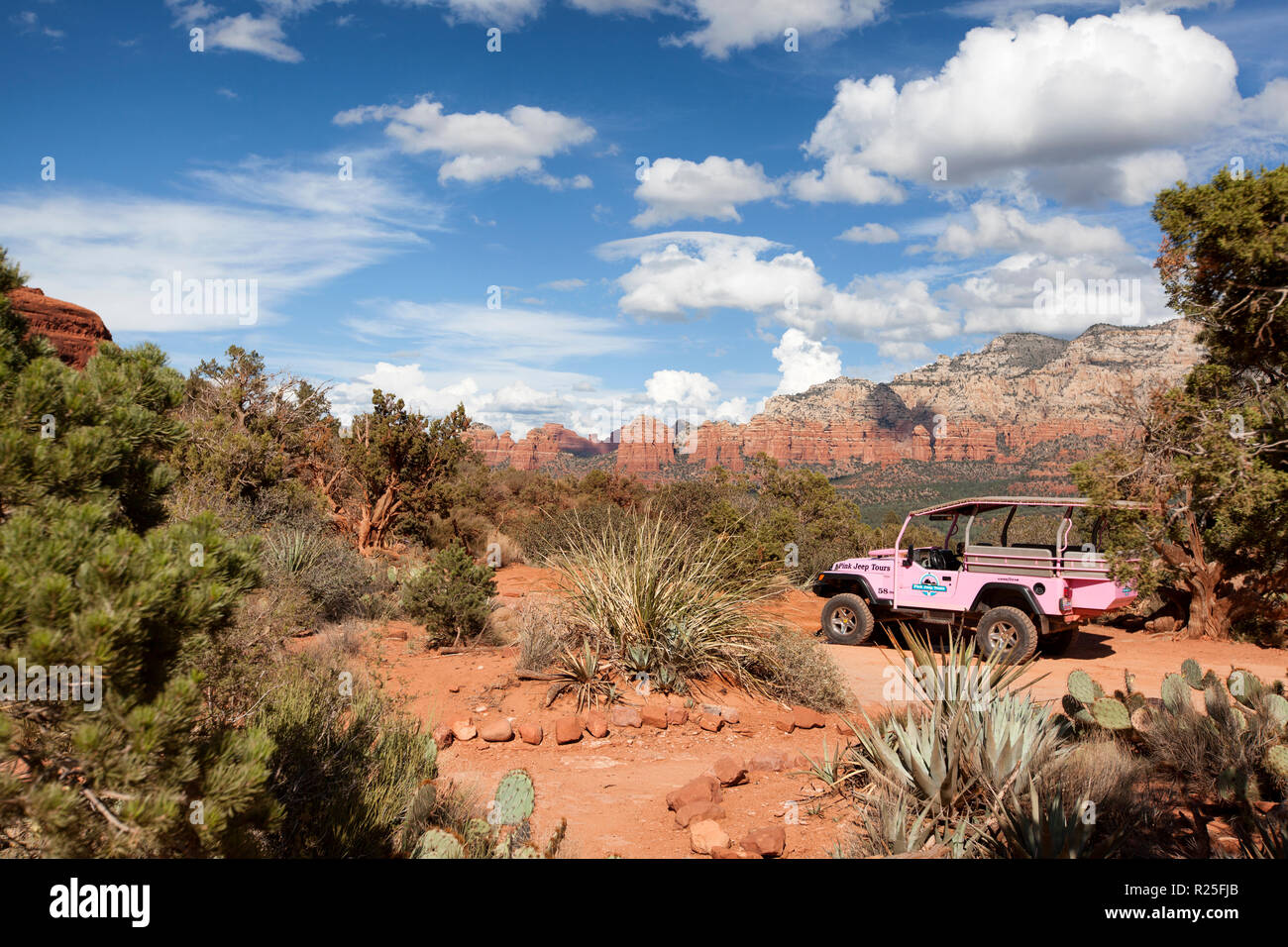 Pink Jeep Tours sind oft auf Spuren gefunden, die sind nur zugänglich durch Wandern wie dieses in Huhn Punkt in Sedona Arizona Stockfoto