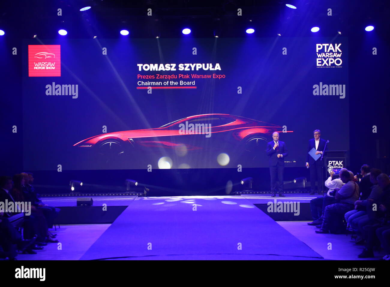 Corato, Polen. 16 Nov, 2018. Vorsitzender des Vorstands der Ptak Expo Center Tomasz Szypula hält Eröffnungsrede auf Warschau Motor Show. Credit: Jakob Ratz/Pacific Press/Alamy leben Nachrichten Stockfoto