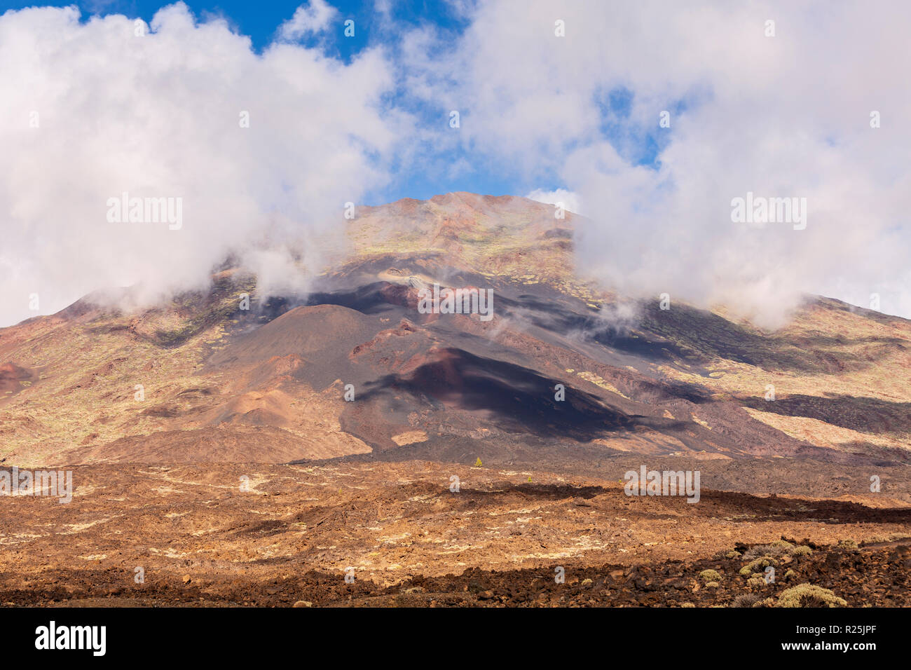 Teides Nasenlöcher, Las Narices del Teide, vulkanische Öffnungen an den Hängen des Pico Viejo, alten Gipfel des Vulkans, in der Las Canadas del Teide natio Stockfoto