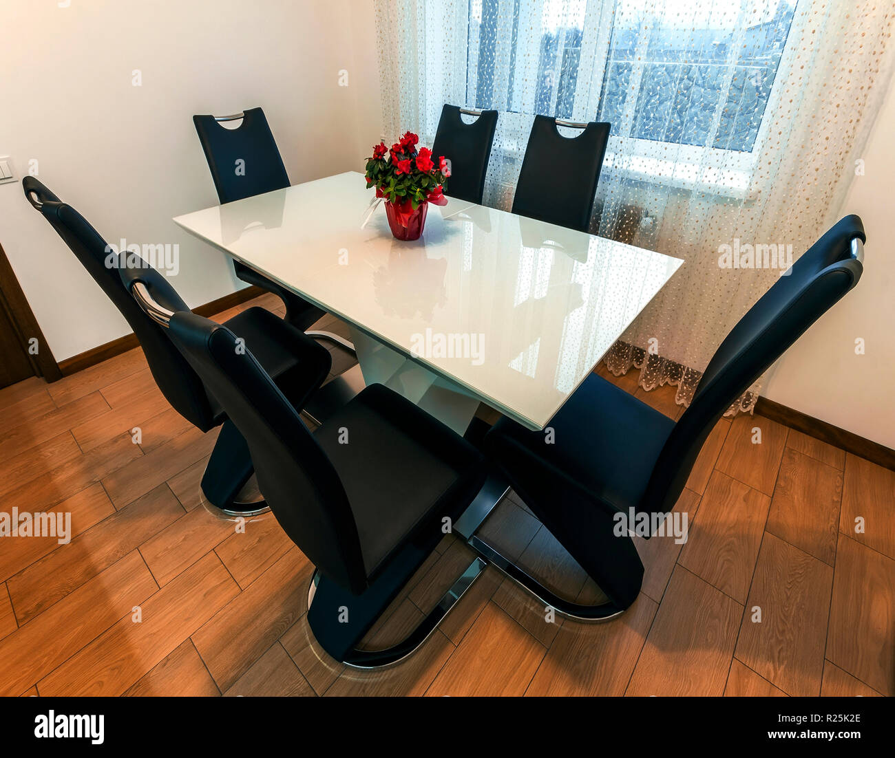 Runder Esstisch Stockfotos Und Bilder Kaufen Alamy