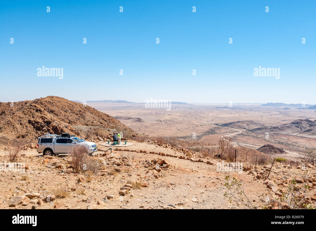 Zwei Menschen, ein Picknick im Spreetshoogte Pass, Namibia Stockfoto
