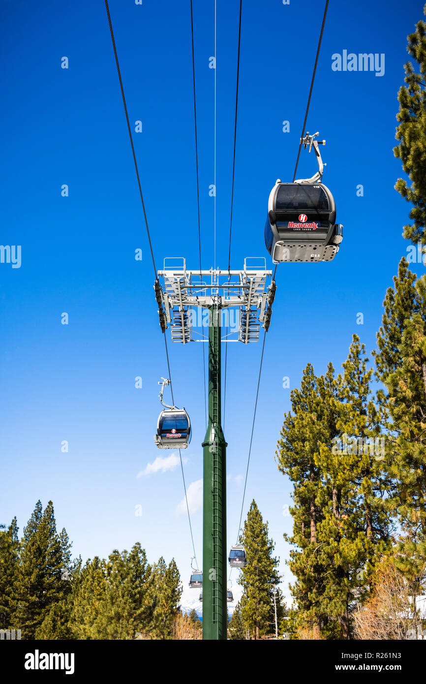 März 23, 2018 South Lake Tahoe/CA/USA - Heavenly Ski Resort Gondeln an einem sonnigen Tag Stockfoto