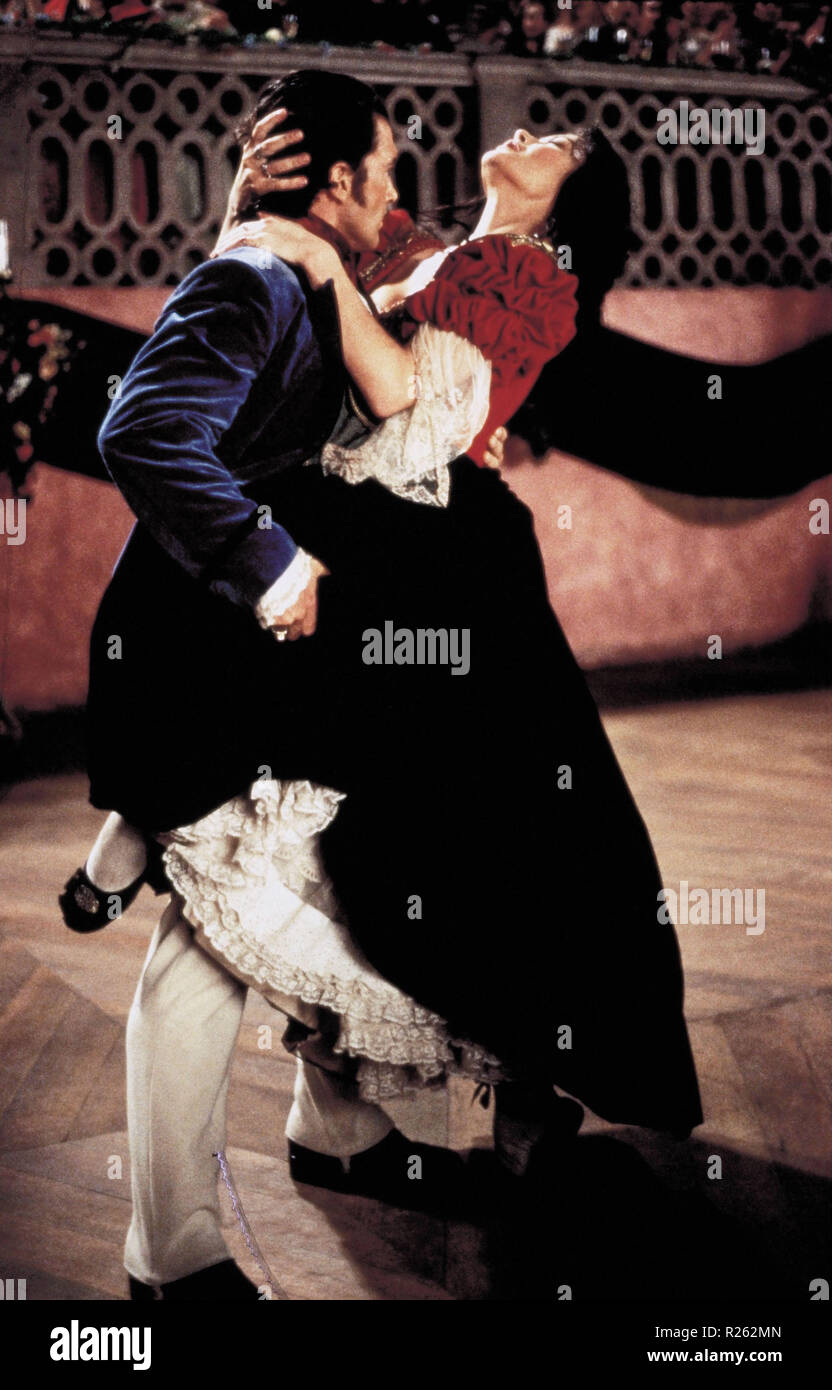 Original Film Titel: DIE MASKE DES ZORRO. Englischer Titel: DIE MASKE DES ZORRO. Jahr: 1998. Regie: Martin Campbell. Stars: Antonio Banderas, CATHERINE ZETA-JONES. Credit: AMBLIN ENTERTAINMENT/Album Stockfoto