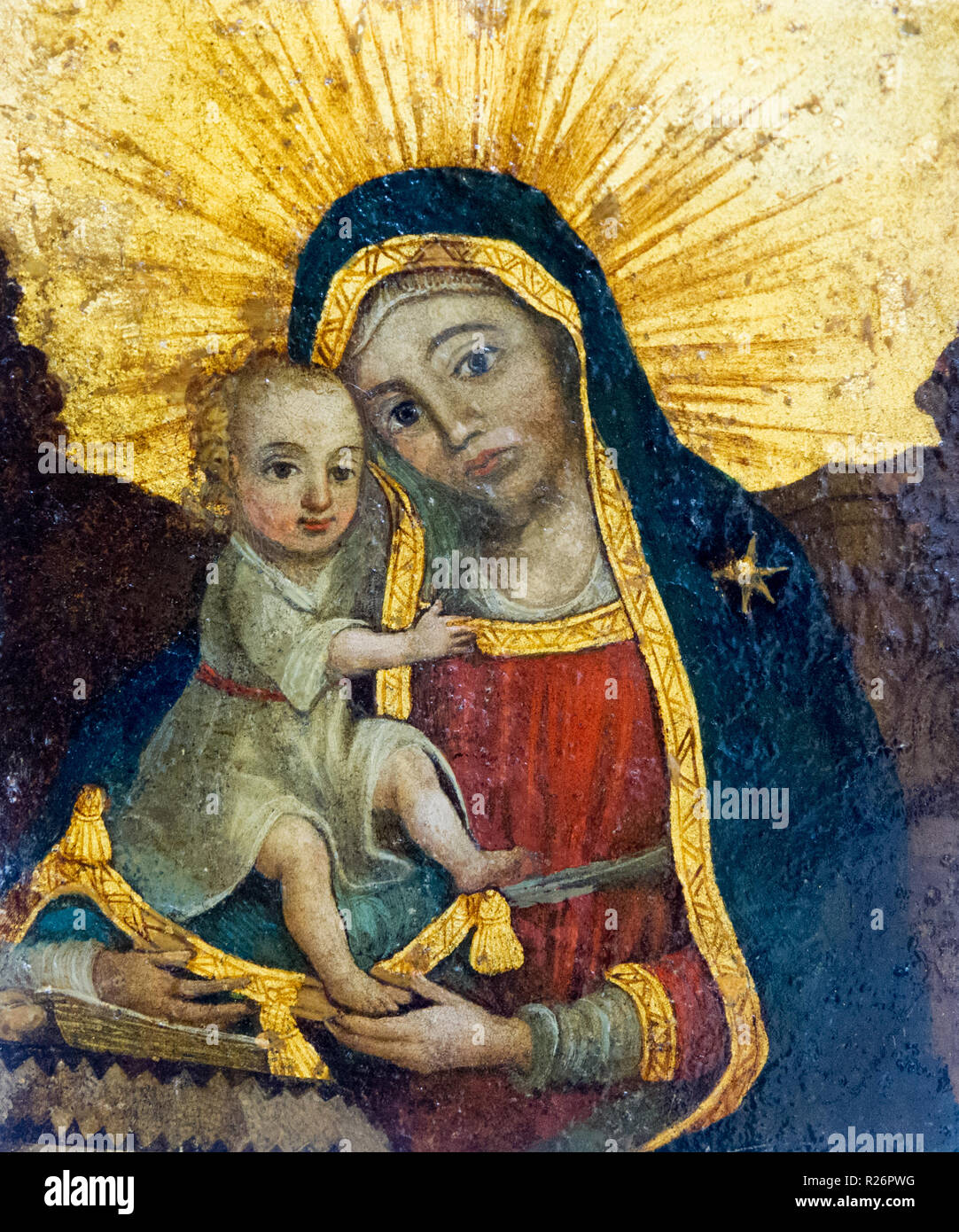 Bardejov, Slowakei. 2018/8/9. Eine Ikone der Jungfrau Maria mit dem Jesuskind. Aus einer byzantinischen Kirche. Derzeit in einem Museum in Bradejov. Stockfoto